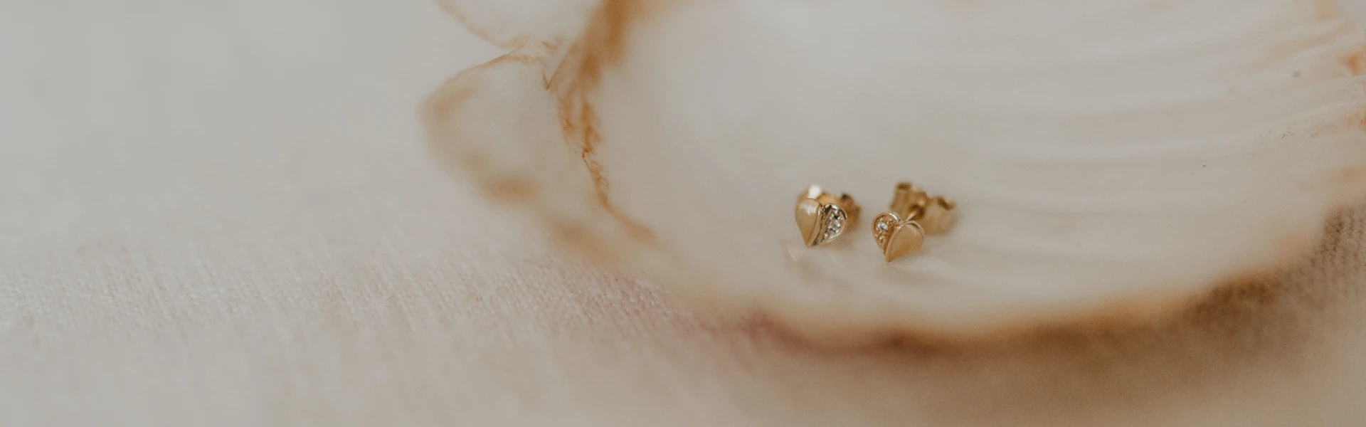 Erinnerungsstücke ··· Larissa Wagenhofer Handarbeit Memoire Ring Weißgold mit Brillanten